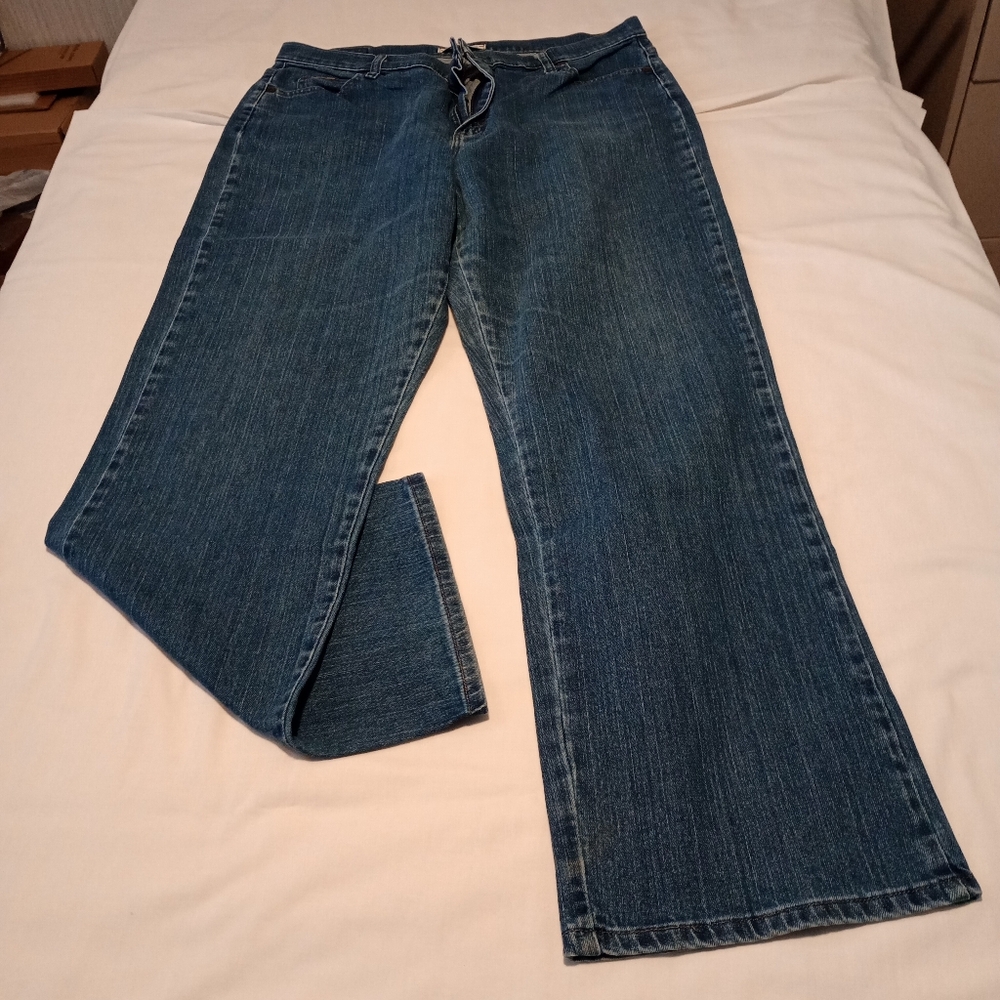 Lee Jeans Women's Size 16 Long Blue Denim Relaxed Straight Leg Distressed EUC